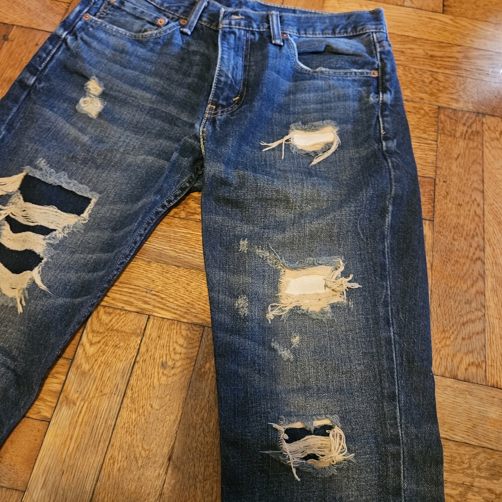 Levis Distressed Blue Jeans - Picture 5 of 14